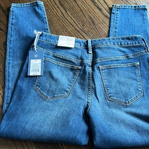 New w/tags Universal Threads mid rise skinny jeans. Size 8 short
